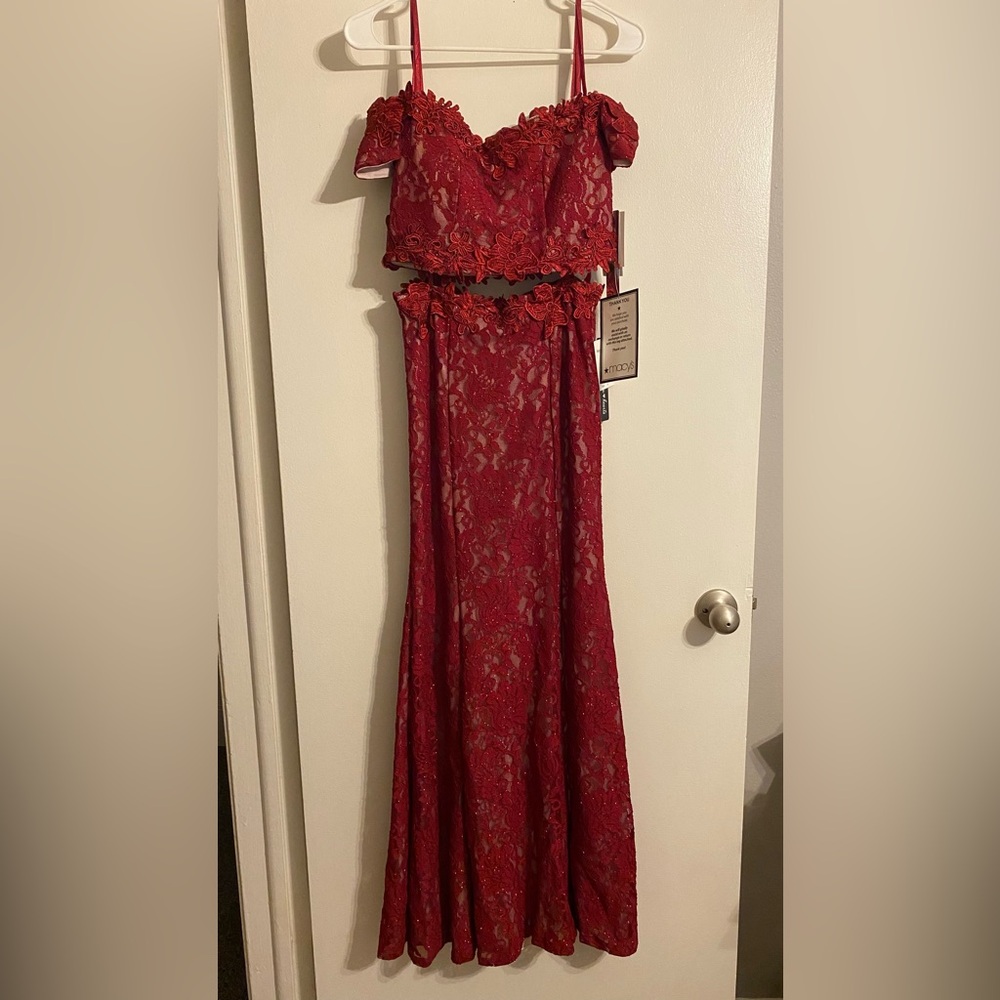 Red Lace Two-Piece Off-Shoulder Formal Dress (Prom / Homecoming), Size 5